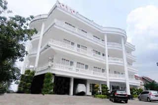 Маланг: Oyo 696 Hasanah Guest House Syariah de Saphire
