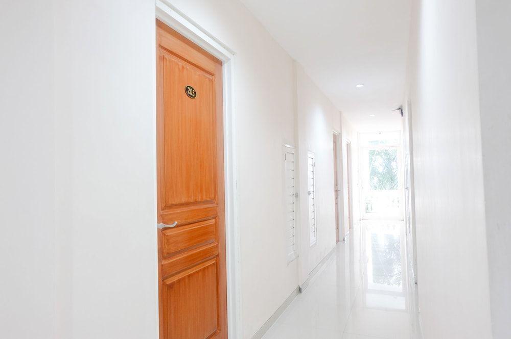 Маланг: Oyo 696 Hasanah Guest House Syariah de Saphire