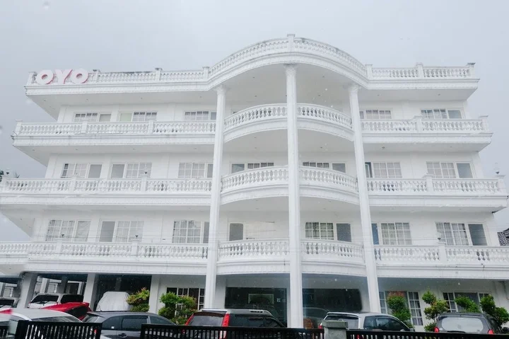 Маланг: Oyo 696 Hasanah Guest House Syariah de Saphire