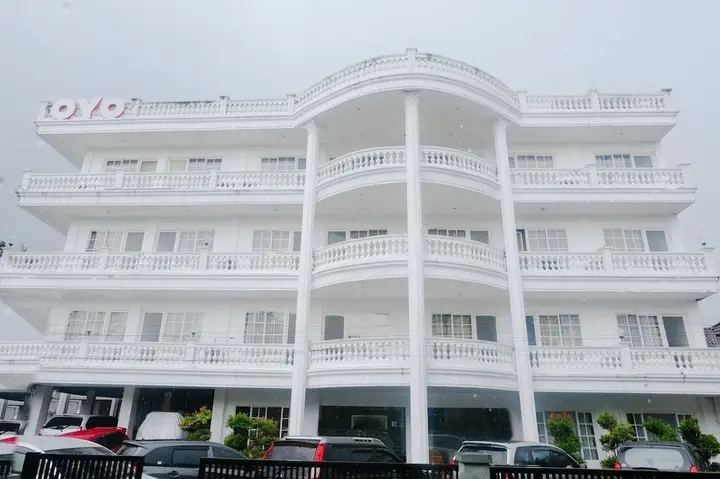 Маланг: Oyo 696 Hasanah Guest House Syariah de Saphire