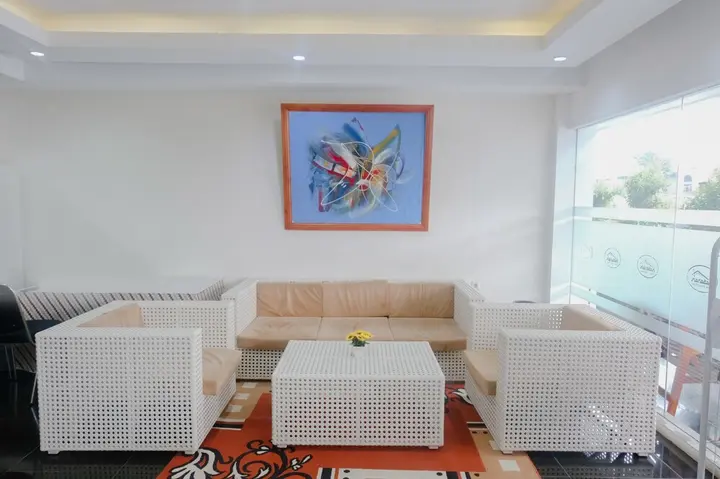 Маланг: Oyo 696 Hasanah Guest House Syariah de Saphire