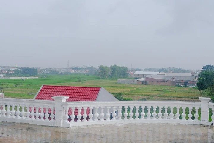 Маланг: Oyo 696 Hasanah Guest House Syariah de Saphire