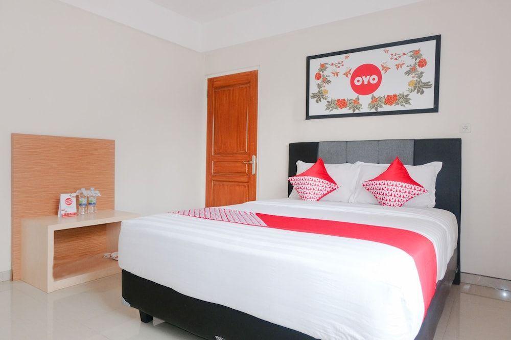 Маланг: Oyo 696 Hasanah Guest House Syariah de Saphire
