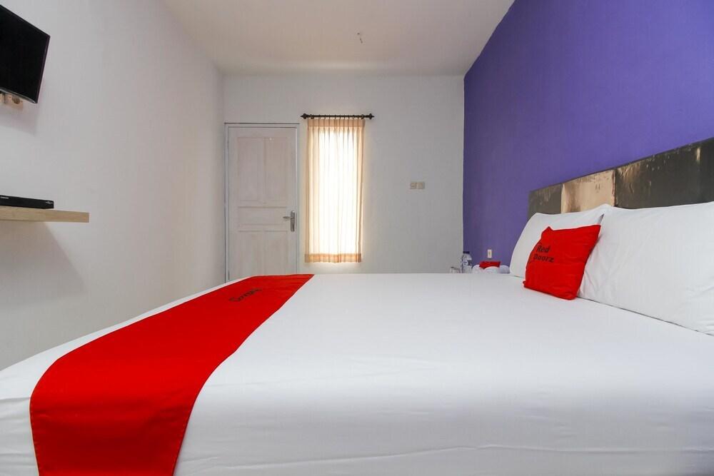 Тангеранг: RedDoorz near Universitas Pelita Harapan Karawaci
