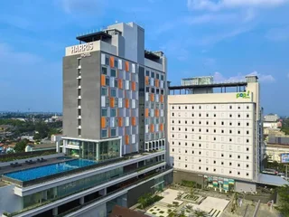 Суракарта: Harris Hotel & Conventions Solo