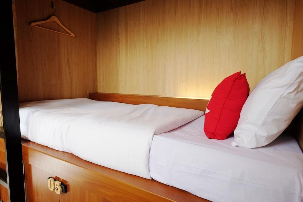 Маланг: ZEN Hostel Alun-Alun Sarinah