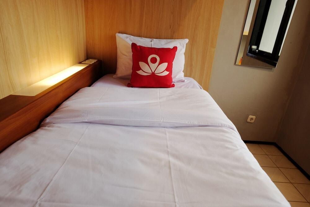 ZEN Hostel Alun-Alun Sarinah — фото 3