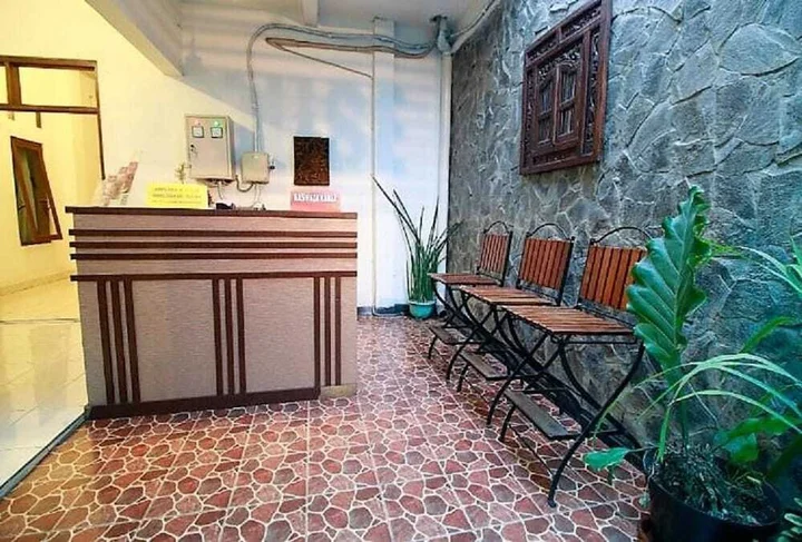 Депок: OYO 418 Setra House