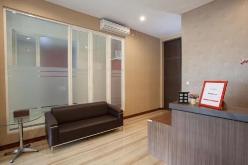 Маланг: RedDoorz @ Raya Sulfat