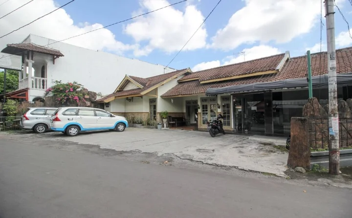 Депок: RedDoorz near RS Sarjito Yogyakarta 2