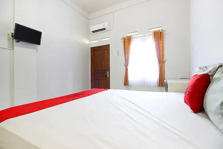 RedDoorz Syariah @ Griya Izzara Guest House — фото 3