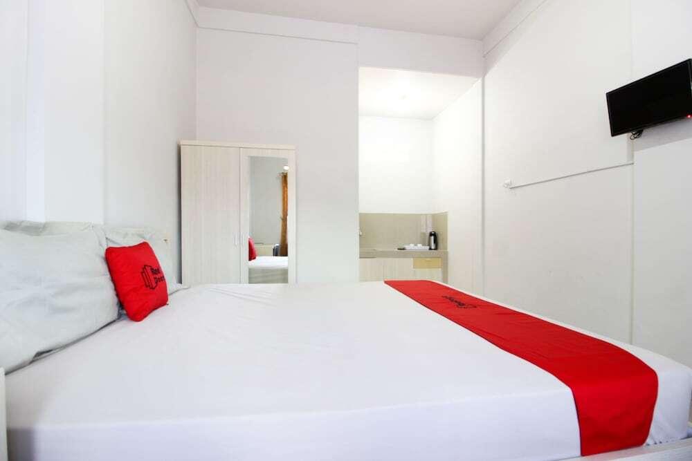 Батуретно: RedDoorz Syariah @ Griya Izzara Guest House