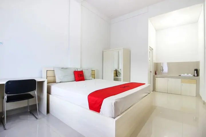 Батуретно: RedDoorz Syariah @ Griya Izzara Guest House