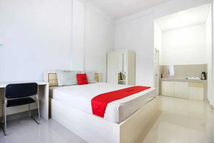 Батуретно: RedDoorz Syariah @ Griya Izzara Guest House