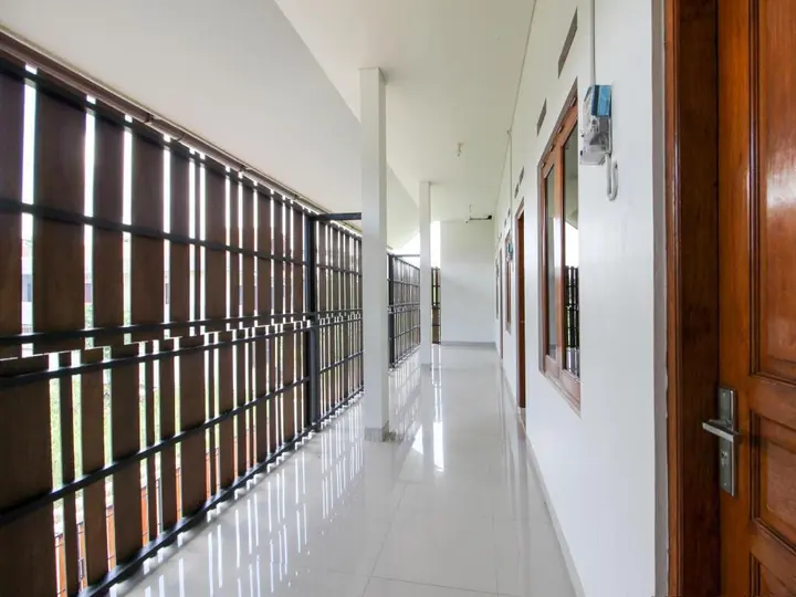Батуретно: RedDoorz Syariah @ Griya Izzara Guest House