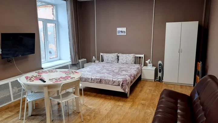Великий Новгород: Меблированные комнаты на Никольской 8