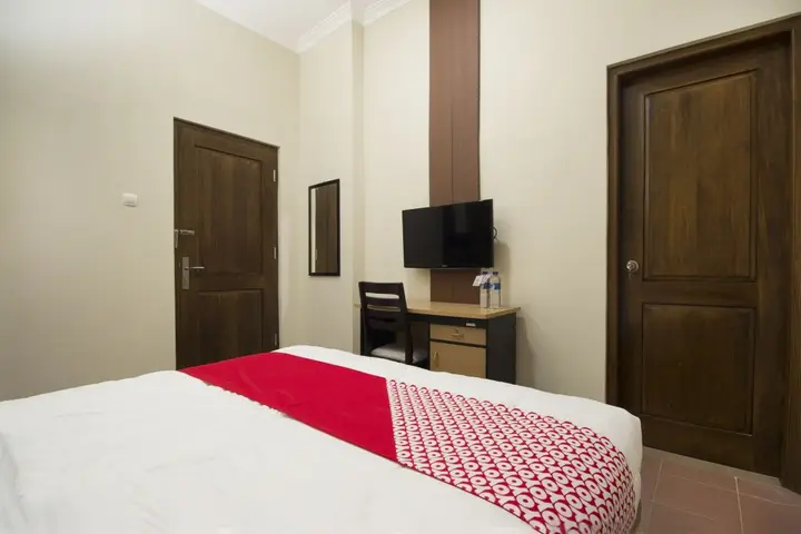 OYO 572 Omah Gedongkuning Syariah Homestay — фото 6