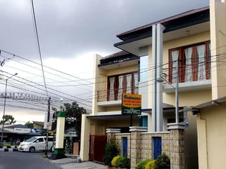 Депок: Family Home Ratmono JIH