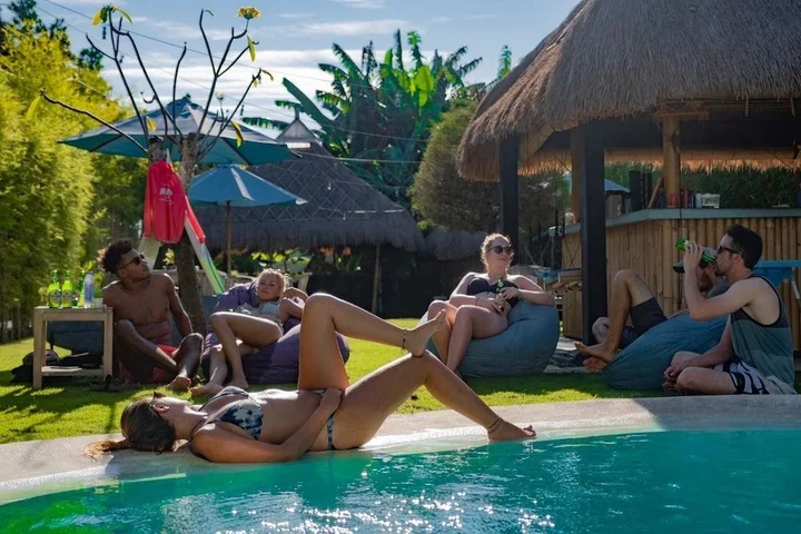 Чангу: Bali Reef House Surfco