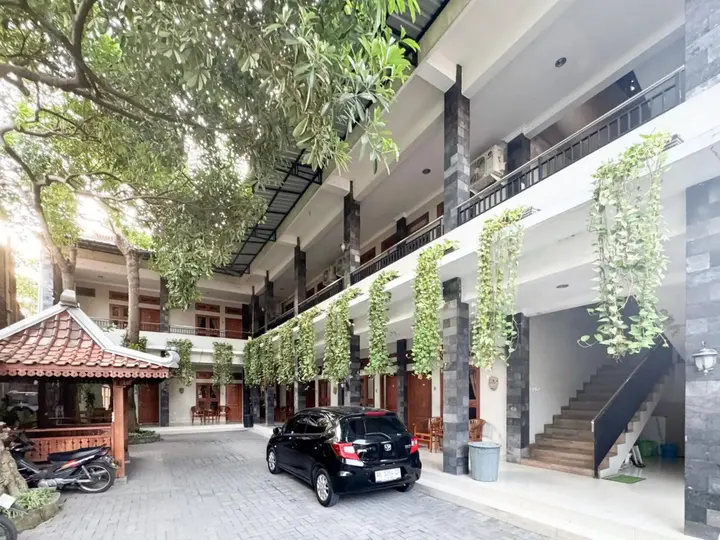Батуретно: OYO 594 Joglo Manggisan Syariah