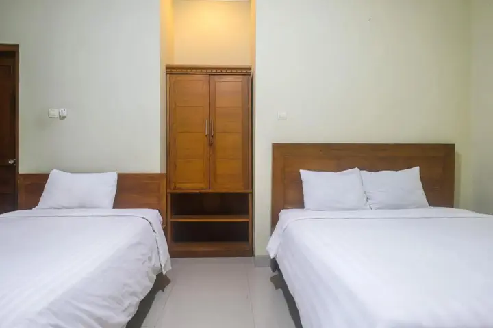 Батуретно: OYO 594 Joglo Manggisan Syariah