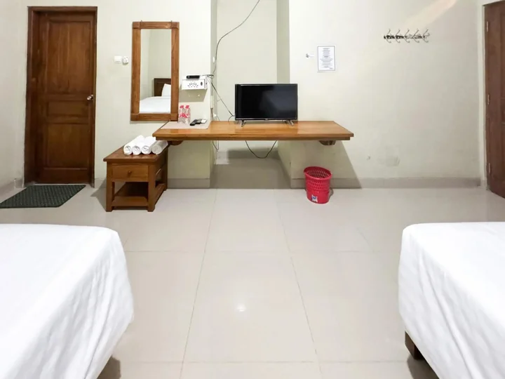 Батуретно: OYO 594 Joglo Manggisan Syariah
