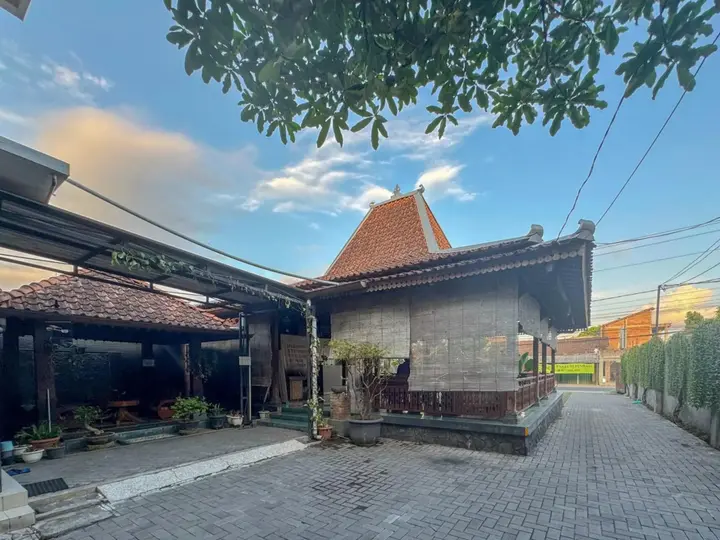 Батуретно: OYO 594 Joglo Manggisan Syariah