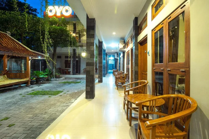 Батуретно: OYO 594 Joglo Manggisan Syariah