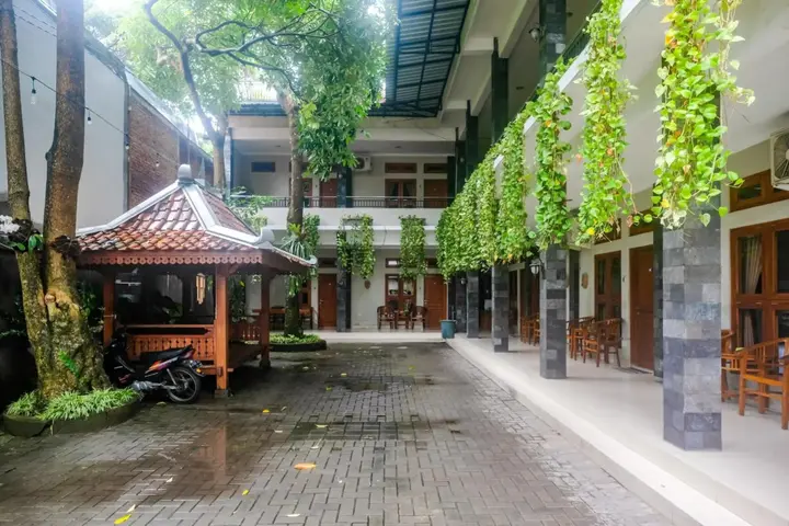 Батуретно: OYO 594 Joglo Manggisan Syariah