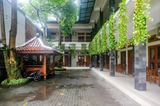 Батуретно: OYO 594 Joglo Manggisan Syariah