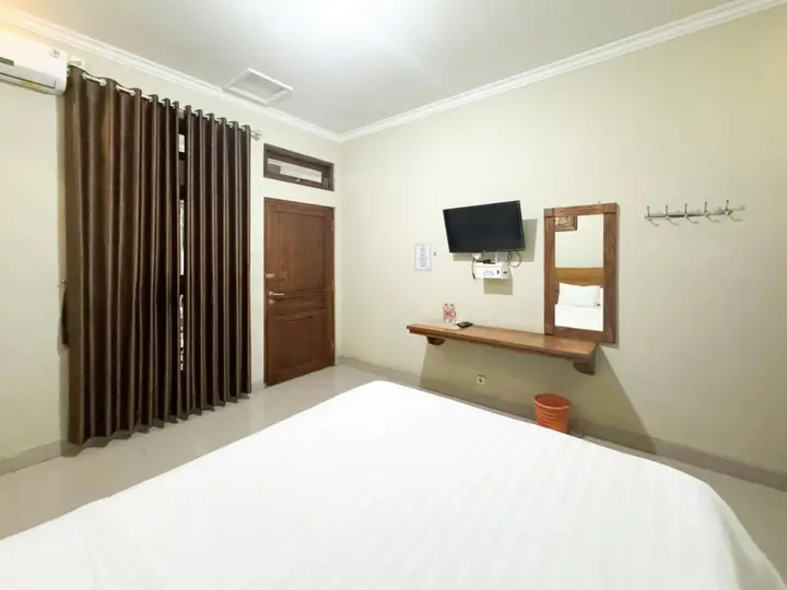 Батуретно: OYO 594 Joglo Manggisan Syariah