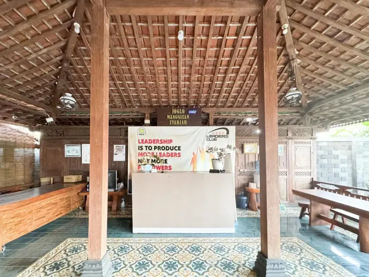 Батуретно: OYO 594 Joglo Manggisan Syariah
