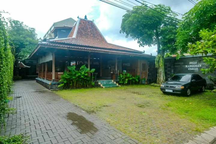 Батуретно: OYO 594 Joglo Manggisan Syariah