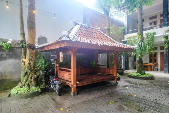 Батуретно: OYO 594 Joglo Manggisan Syariah