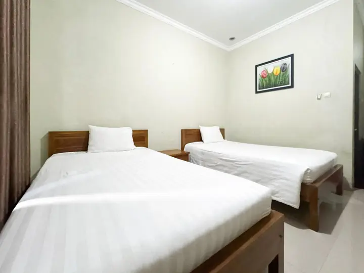 Батуретно: OYO 594 Joglo Manggisan Syariah