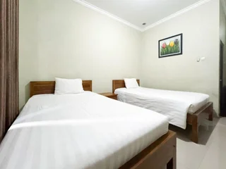 Батуретно: OYO 594 Joglo Manggisan Syariah