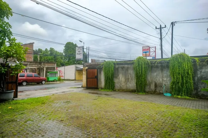 Батуретно: OYO 594 Joglo Manggisan Syariah