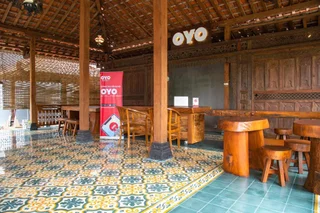 Батуретно: OYO 594 Joglo Manggisan Syariah