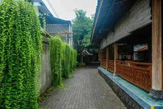 Батуретно: OYO 594 Joglo Manggisan Syariah