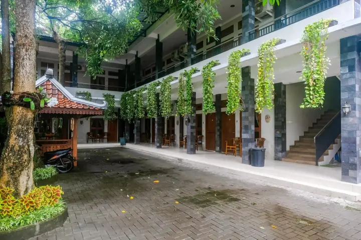 Батуретно: OYO 594 Joglo Manggisan Syariah