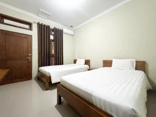 Батуретно: OYO 594 Joglo Manggisan Syariah