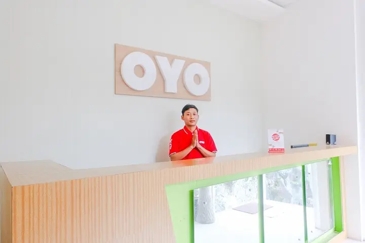 Бату: Oyo 667 Demilo Inn