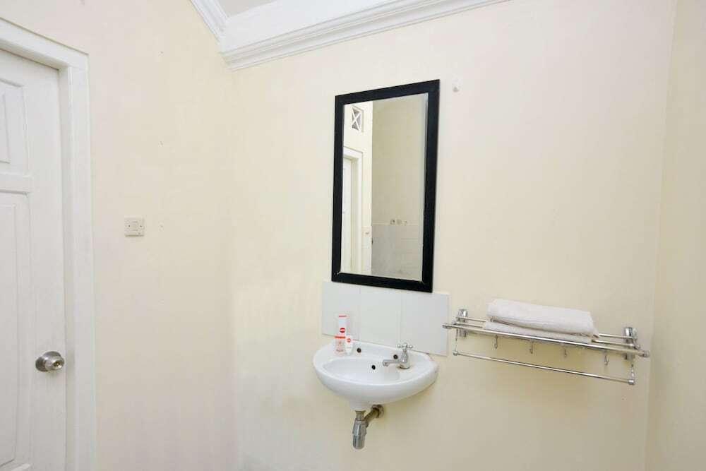 Депок: OYO 722 Uno Guesthouse