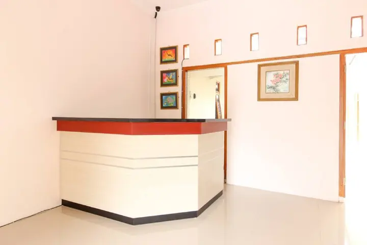 Суракарта: RedDoorz near Balekambang City Park