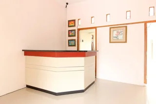 Суракарта: RedDoorz near Balekambang City Park