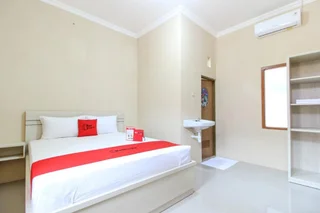Суракарта: RedDoorz near Balekambang City Park