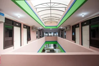 Сурабая: RedDoorz near Petra University 2