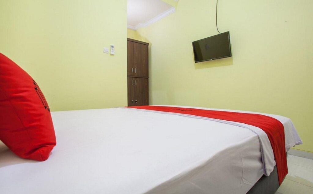 Сурабая: RedDoorz near Petra University 2