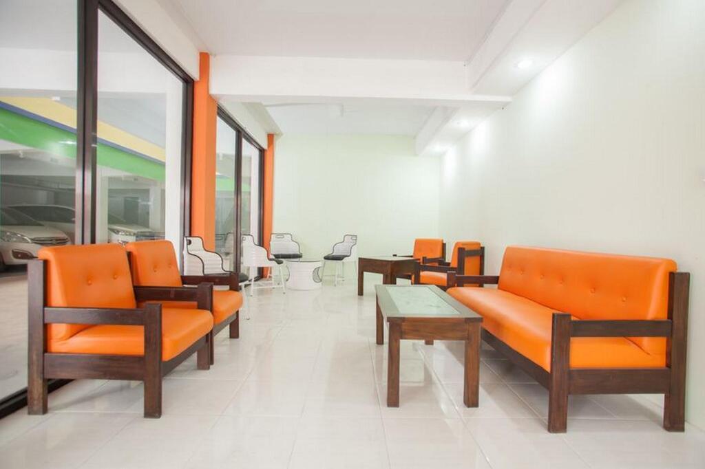 Сурабая: RedDoorz near Petra University 2
