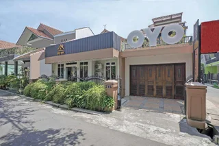 Батуретно: OYO 646 Kvinn Kostel